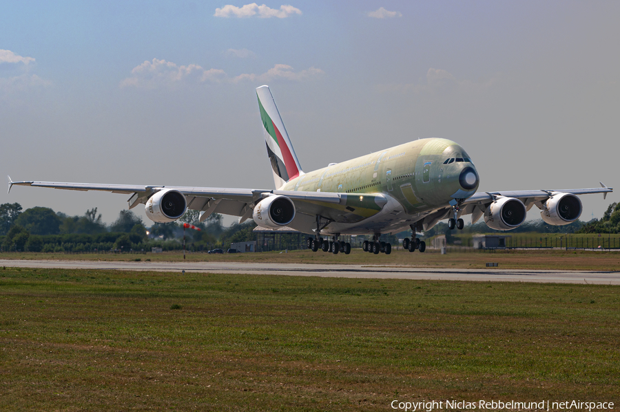 Emirates Airbus A380-842 (F-WWSS) | Photo 398331