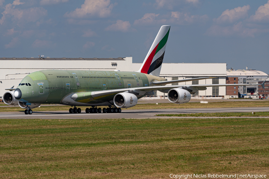 Emirates Airbus A380-842 (F-WWSS) | Photo 398333