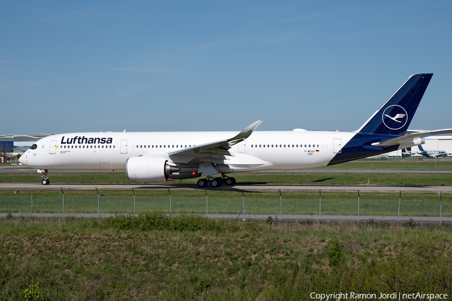 Lufthansa Airbus A350-941 (F-WZGO) | Photo 240248