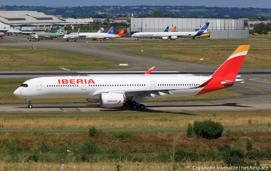 Iberia Airbus A350-941 (F-WZHC) | Photo 423206