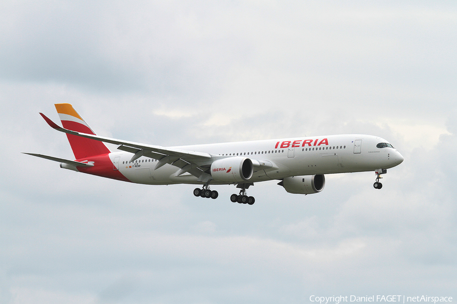Iberia Airbus A350-941 (F-WZNP) | Photo 254399