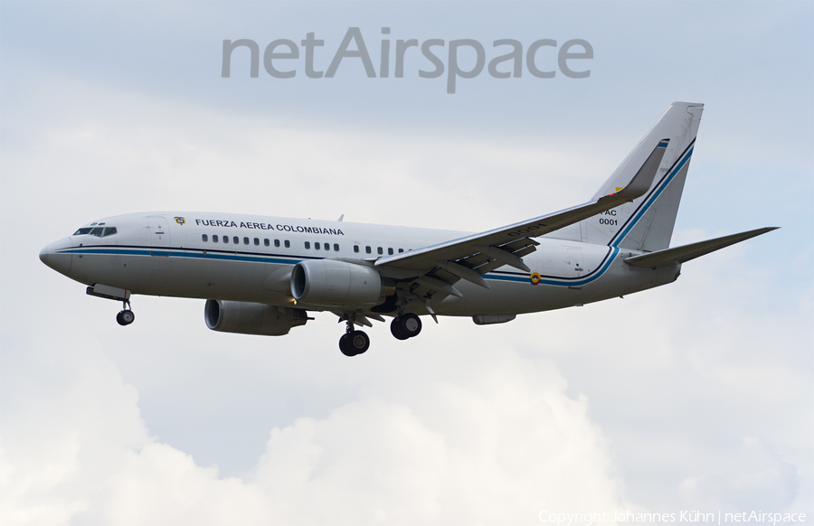 Colombian Air Force (Fuerza Aerea Colombiana) Boeing 737-74V(BBJ) (FAC0001) | Photo 584596