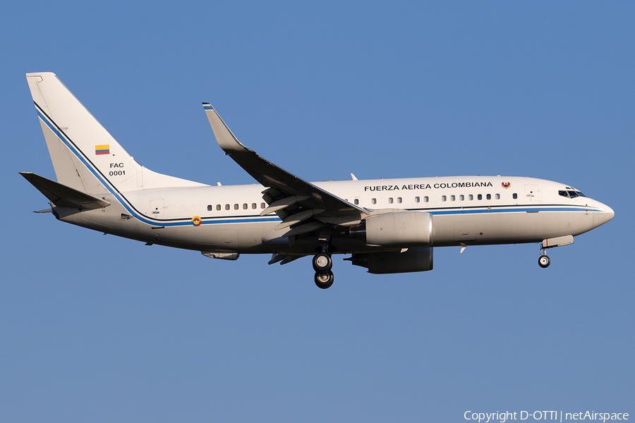 Colombian Air Force (Fuerza Aerea Colombiana) Boeing 737-74V(BBJ) (FAC0001) | Photo 601025