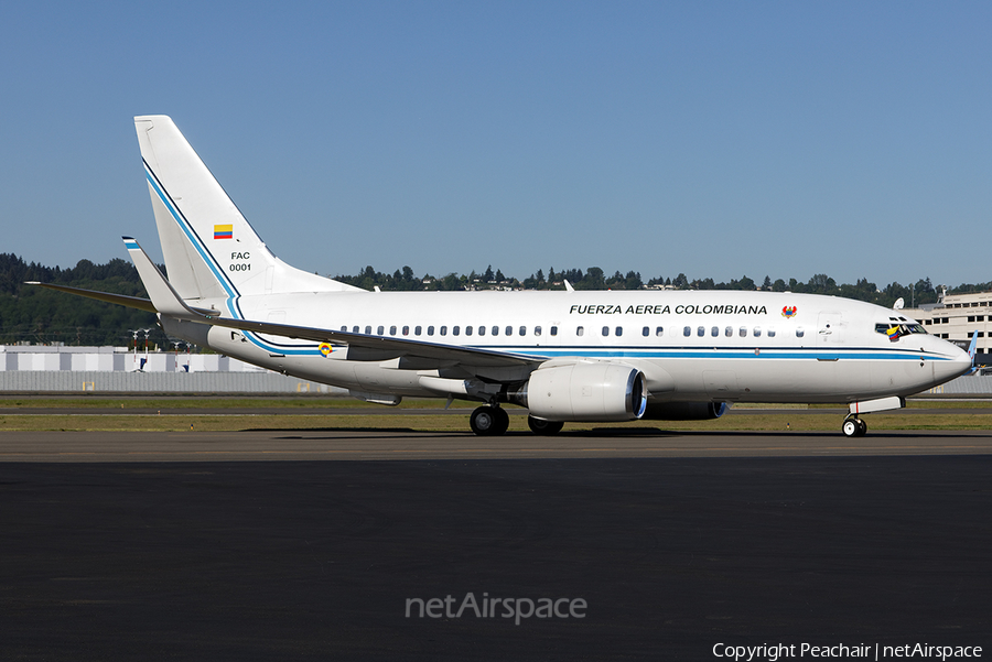 Colombian Air Force (Fuerza Aerea Colombiana) Boeing 737-74V(BBJ) (FAC0001) | Photo 320585