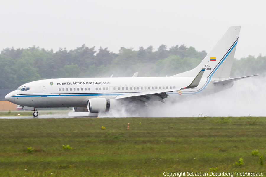 Colombian Air Force (Fuerza Aerea Colombiana) Boeing 737-74V(BBJ) (FAC0001) | Photo 253888