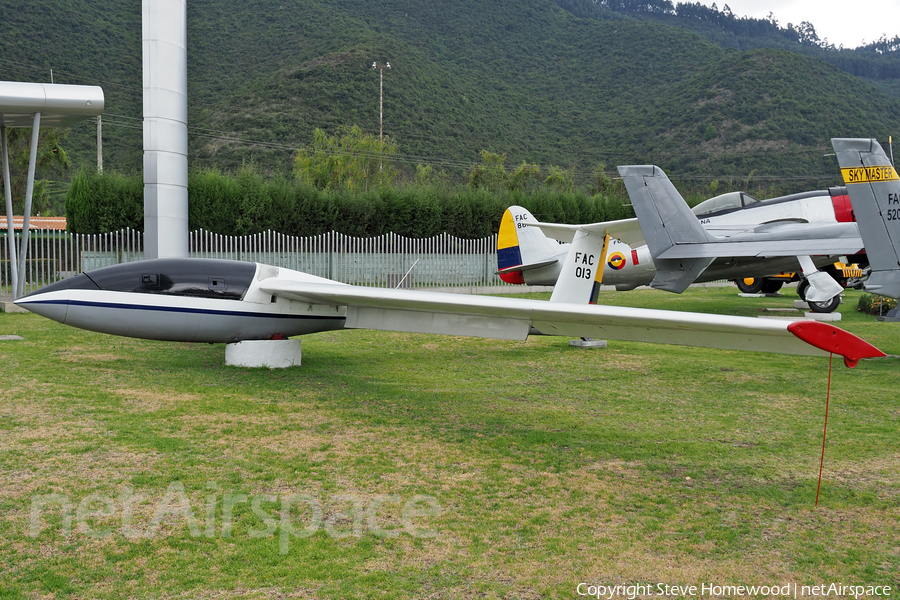 Colombian Air Force (Fuerza Aerea Colombiana) IAR (Industria Aeronautica Romana) IS-28B2 (FAC013) | Photo 670933