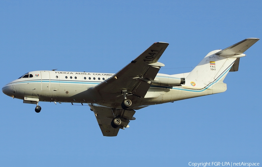 Colombian Air Force (Fuerza Aerea Colombiana) Fokker F28-3000 Fellowship (FAC1041) | Photo 493819