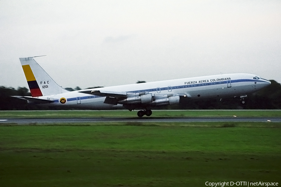 Colombian Air Force (Fuerza Aerea Colombiana) Boeing 707-373C (FAC1201) | Photo 144555