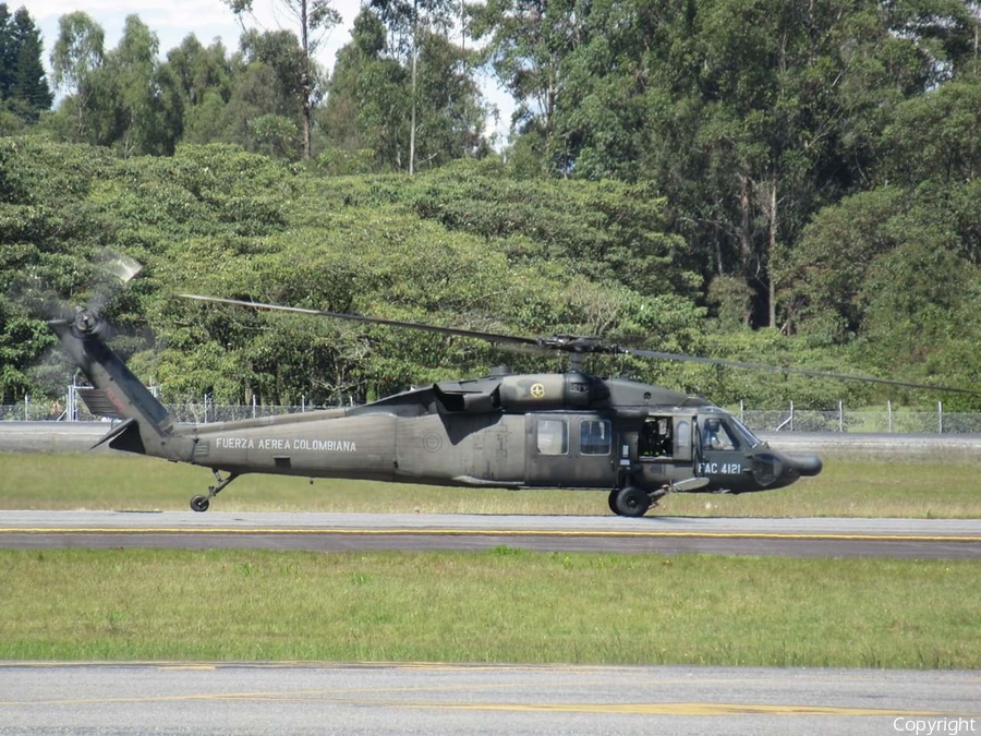 Colombian Air Force (Fuerza Aerea Colombiana) Sikorsky AH-60L Arpia III (FAC4121) | Photo 352143