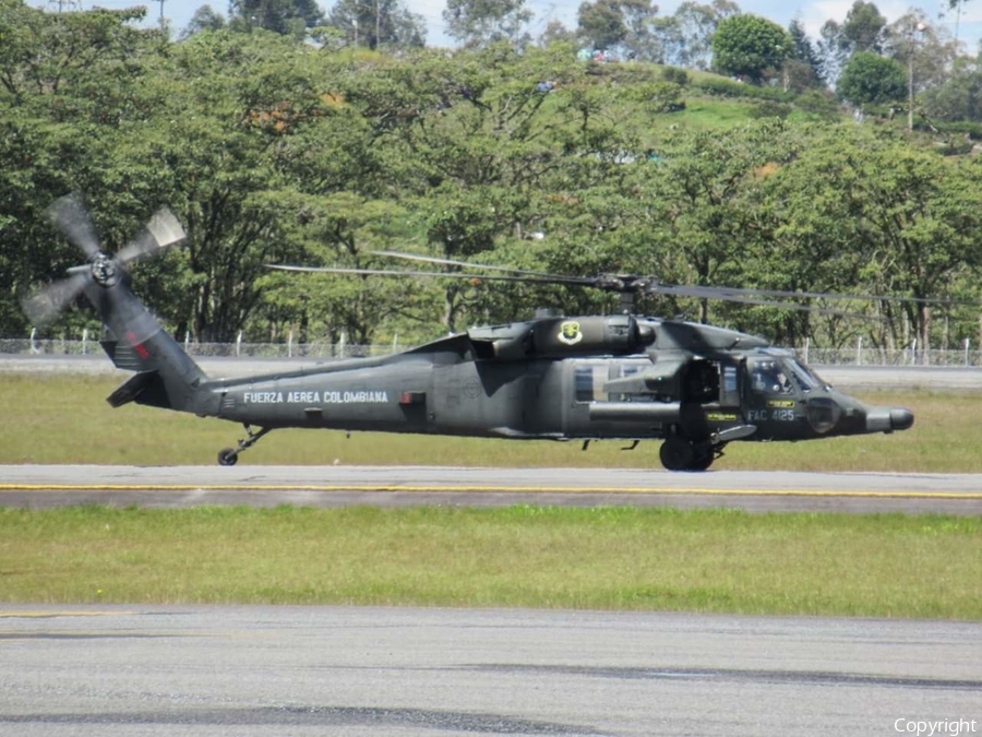 Colombian Air Force (Fuerza Aerea Colombiana) Sikorsky AH-60L Arpia III (FAC4125) | Photo 352136