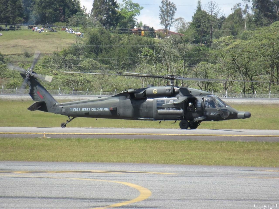 Colombian Air Force (Fuerza Aerea Colombiana) Sikorsky AH-60L Arpia III (FAC4129) | Photo 352138