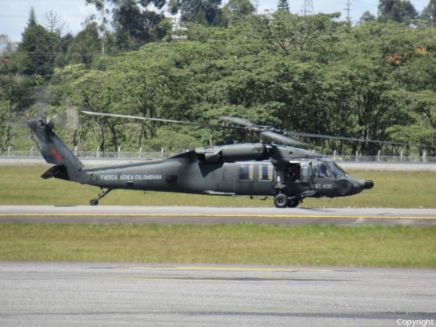 Colombian Air Force (Fuerza Aerea Colombiana) Sikorsky AH-60L Arpia III (FAC4135) | Photo 352139