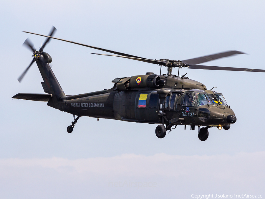 Colombian Air Force (Fuerza Aerea Colombiana) Sikorsky MH-60L Black Hawk (FAC4137) | Photo 510046