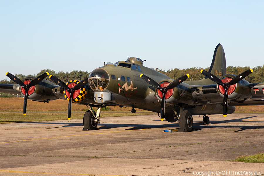 (Private) Boeing B-17G Flying Fortress (G-BEDF) | Photo 348029