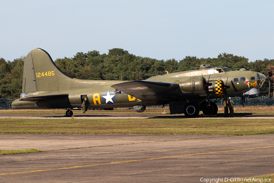 (Private) Boeing B-17G Flying Fortress (G-BEDF) | Photo 348313