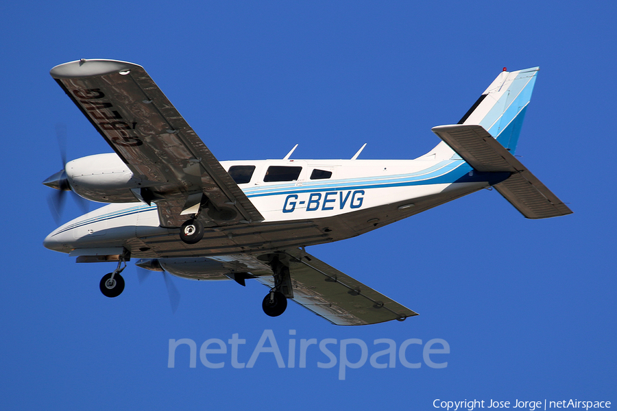 Aeronautical Web Academy - AWA Piper PA-34-200T Seneca II (G-BEVG) | Photo 590596