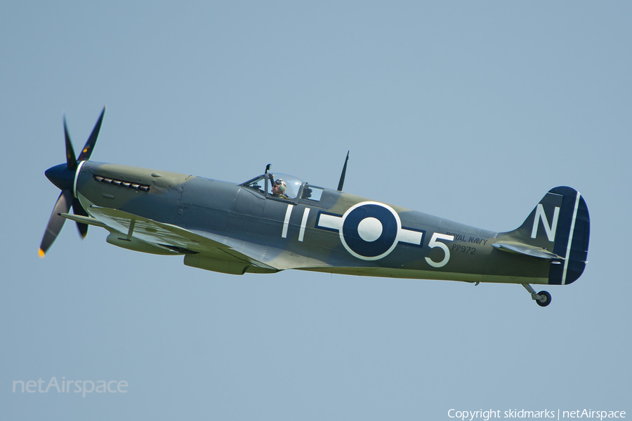 (Private) Supermarine Seafire LF III(C) (G-BUAR) | Photo 110765