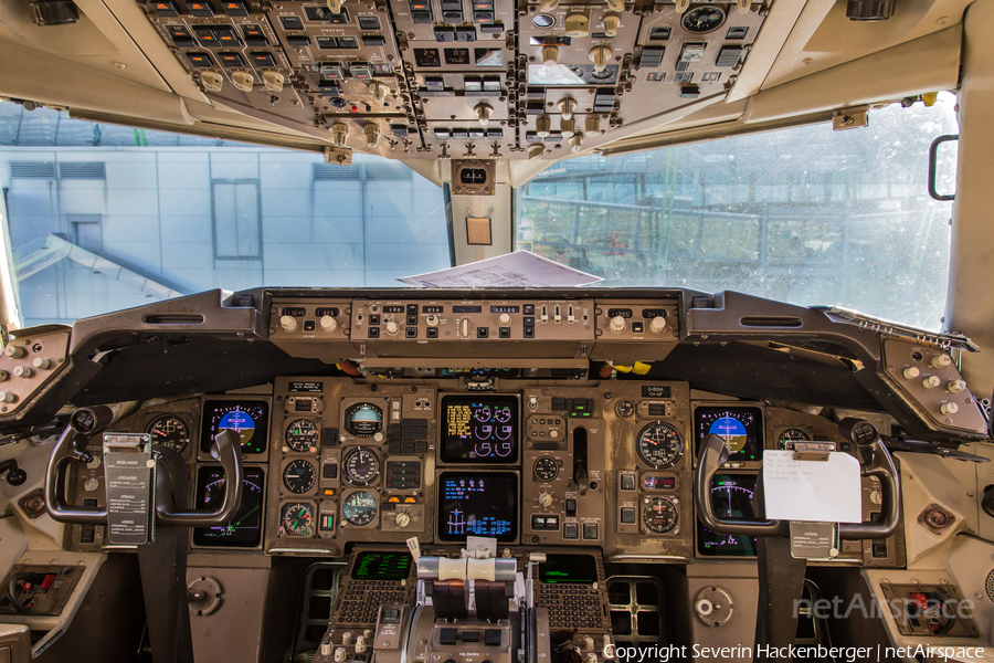 British Airways Boeing 767-336(ER) (G-BZHA) | Photo 224988