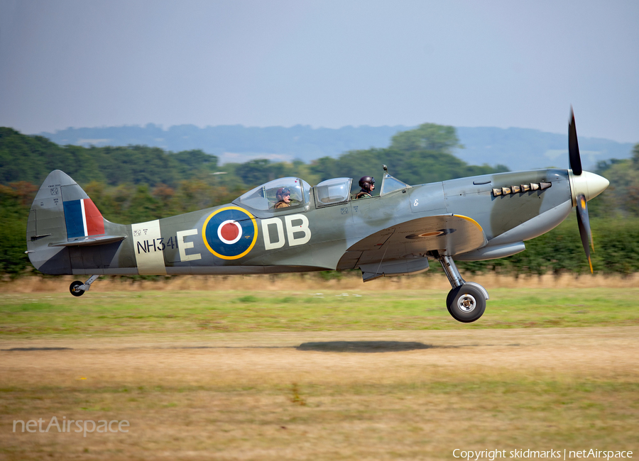 Aero Legends Supermarine Spitfire LF Mk IXe (G-CICK) | Photo 398629