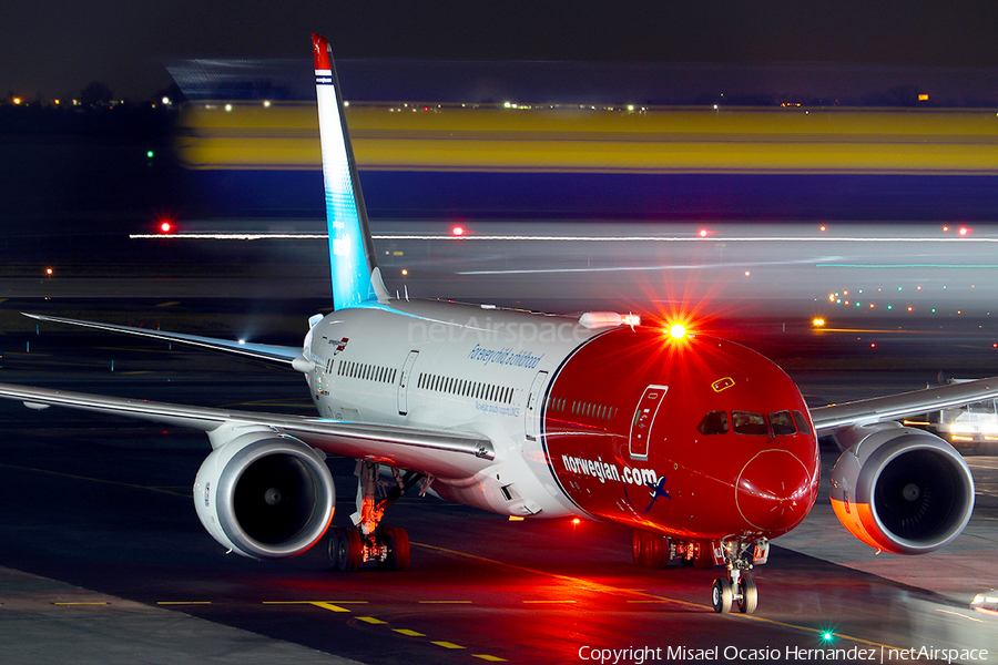 Norwegian Air UK Boeing 787-9 Dreamliner (G-CKLZ) | Photo 204110