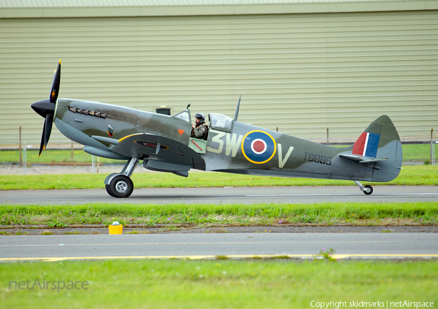 (Private) Supermarine Spitfire LF Mk XVIe (G-CKUE) | Photo 345531