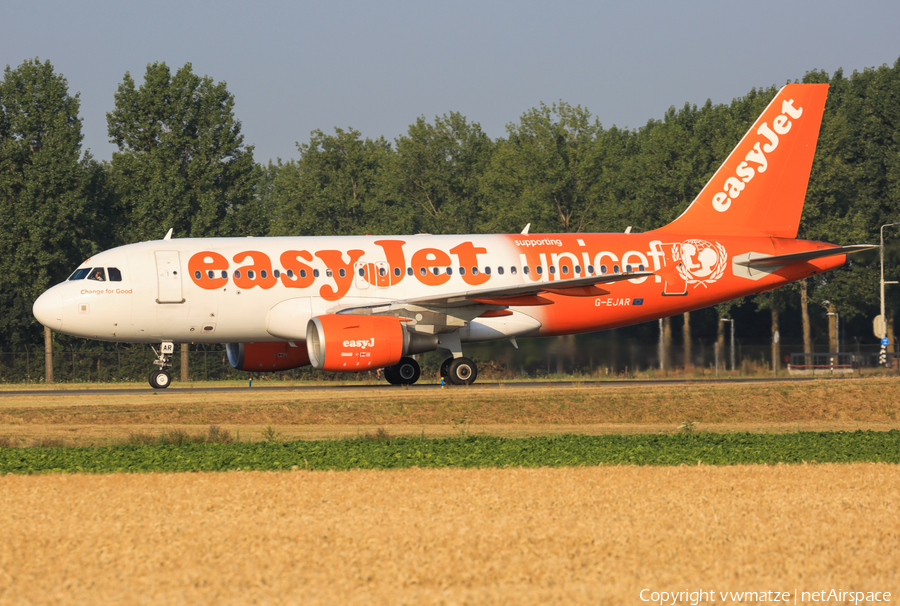 easyJet Airbus A319-111 (G-EJAR) | Photo 421510