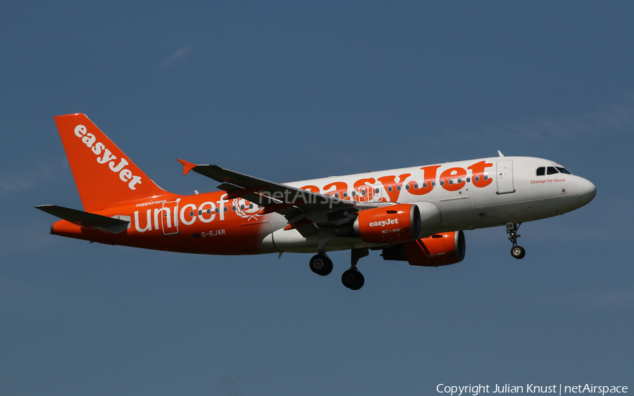 easyJet Airbus A319-111 (G-EJAR) | Photo 82912