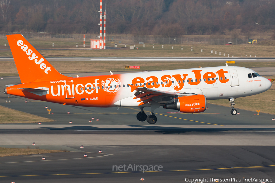 easyJet Airbus A319-111 (G-EJAR) | Photo 67814