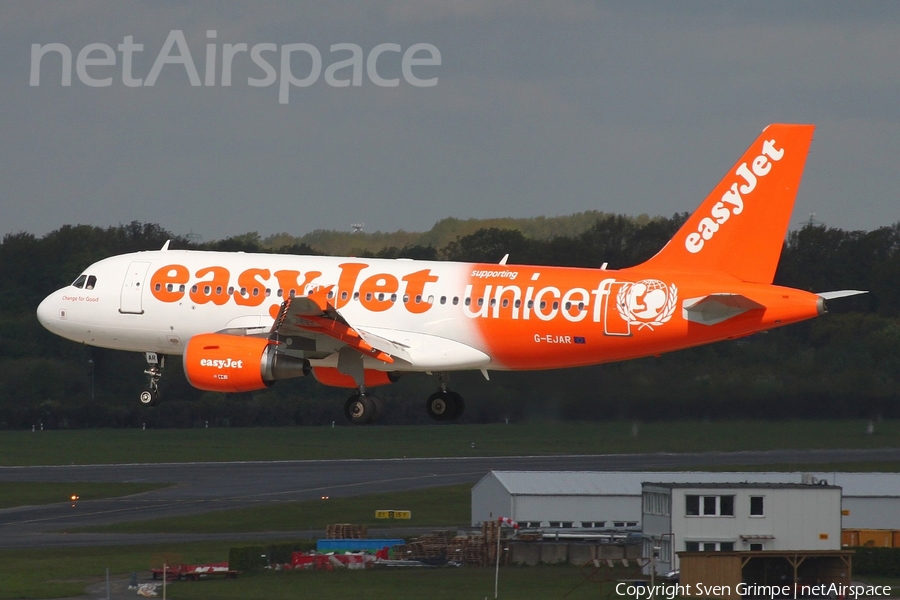 easyJet Airbus A319-111 (G-EJAR) | Photo 26247