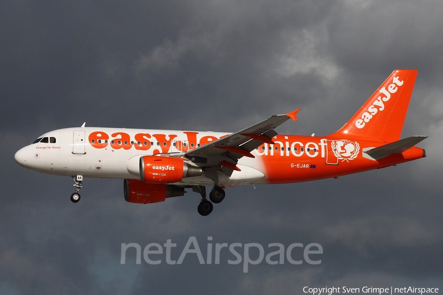 easyJet Airbus A319-111 (G-EJAR) | Photo 85056