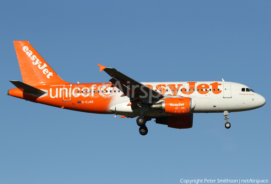 easyJet Airbus A319-111 (G-EJAR) | Photo 225926