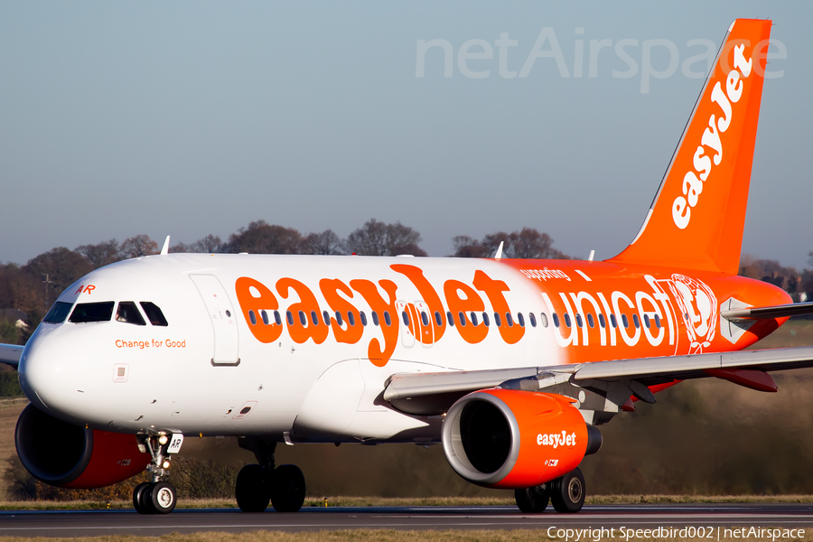 easyJet Airbus A319-111 (G-EJAR) | Photo 23425
