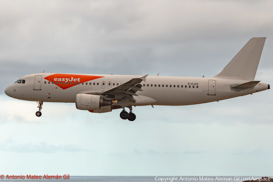 easyJet Airbus A320-214 (G-EJCC) | Photo 679898