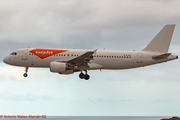 easyJet Airbus A320-214 (G-EJCC) at  Gran Canaria, Spain
