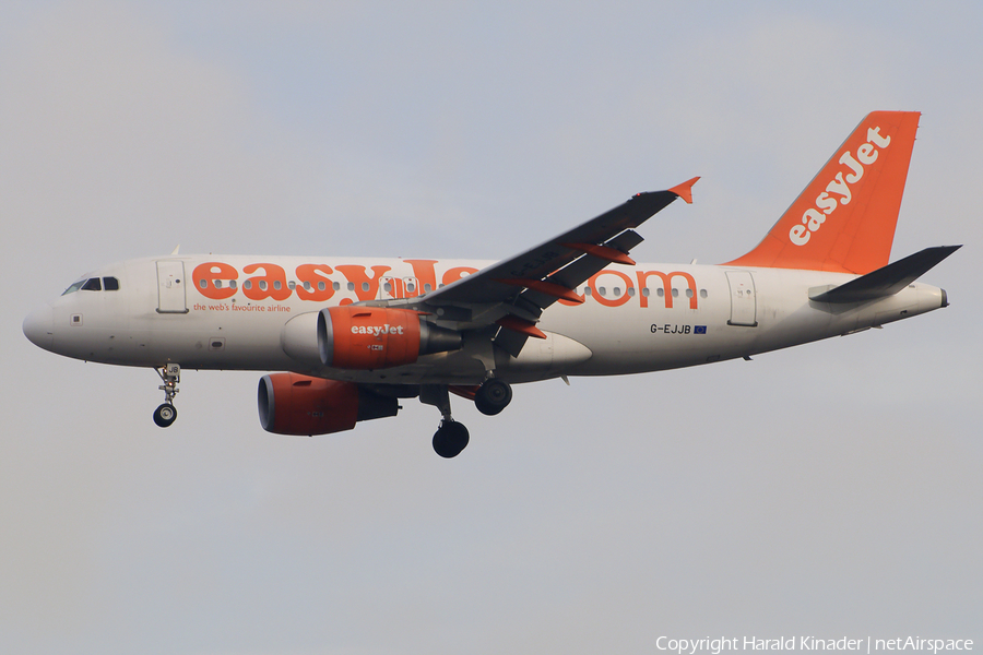 easyJet Airbus A319-111 (G-EJJB) | Photo 311210