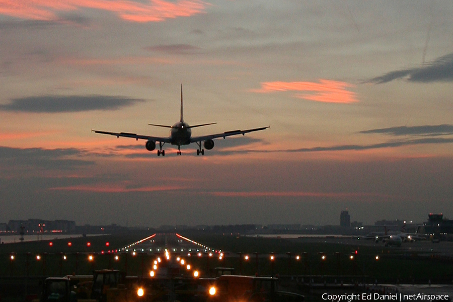 British Airways Airbus A318-112(CJ) Elite (G-EUNB) | Photo 32523