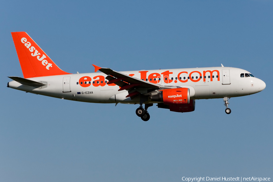easyJet Airbus A319-111 (G-EZAA) | Photo 641056
