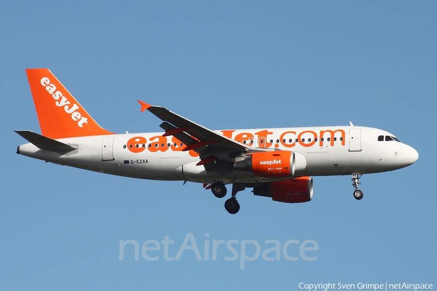 easyJet Airbus A319-111 (G-EZAA) | Photo 50523