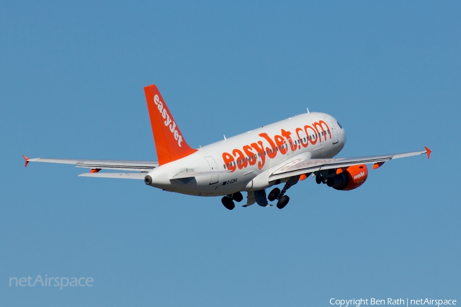 easyJet Airbus A319-111 (G-EZAA) | Photo 72771