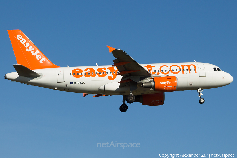 easyJet Airbus A319-111 (G-EZAA) | Photo 393063