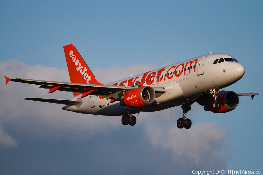 easyJet Airbus A319-111 (G-EZAA) | Photo 486076