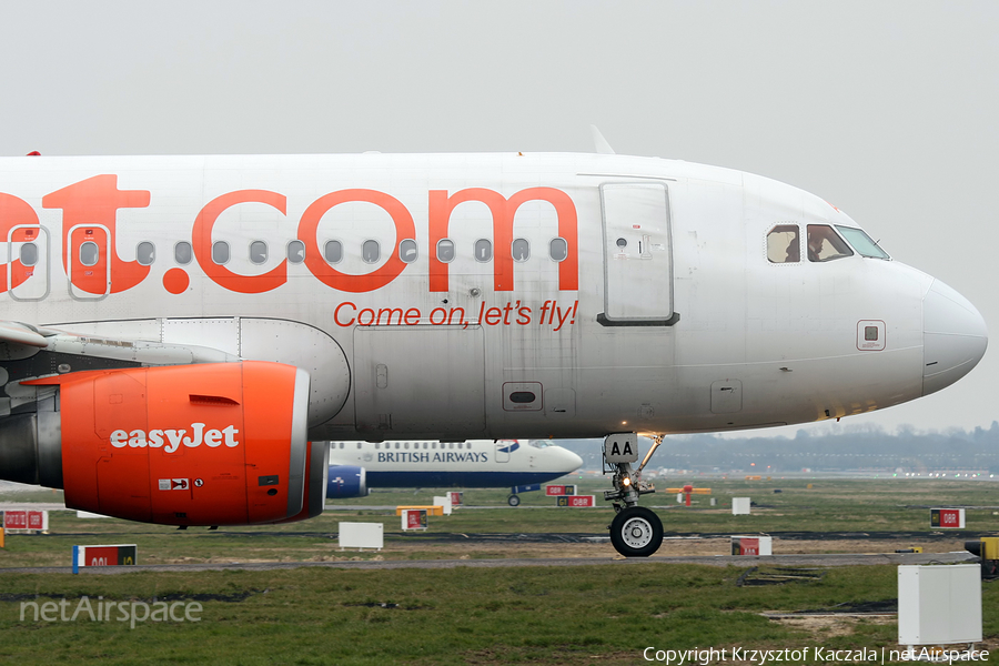 easyJet Airbus A319-111 (G-EZAA) | Photo 32620