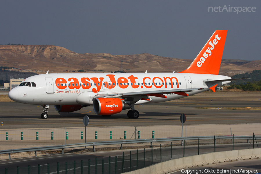 easyJet Airbus A319-111 (G-EZAA) | Photo 42264