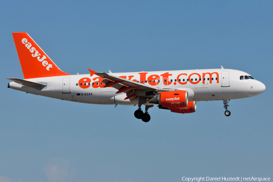 easyJet Airbus A319-111 (G-EZAA) | Photo 502838