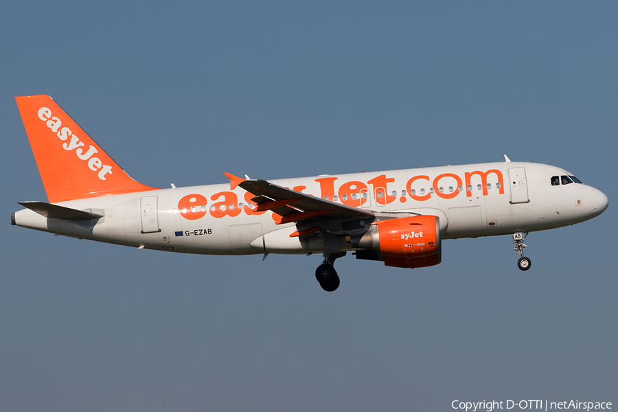 easyJet Airbus A319-111 (G-EZAB) | Photo 527202