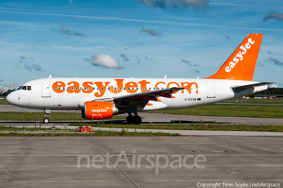 easyJet Airbus A319-111 (G-EZAB) | Photo 32334