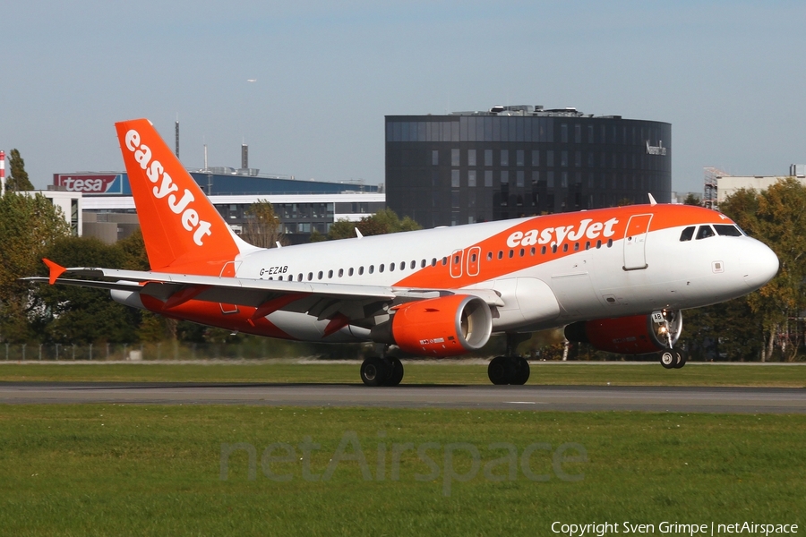 easyJet Airbus A319-111 (G-EZAB) | Photo 537099