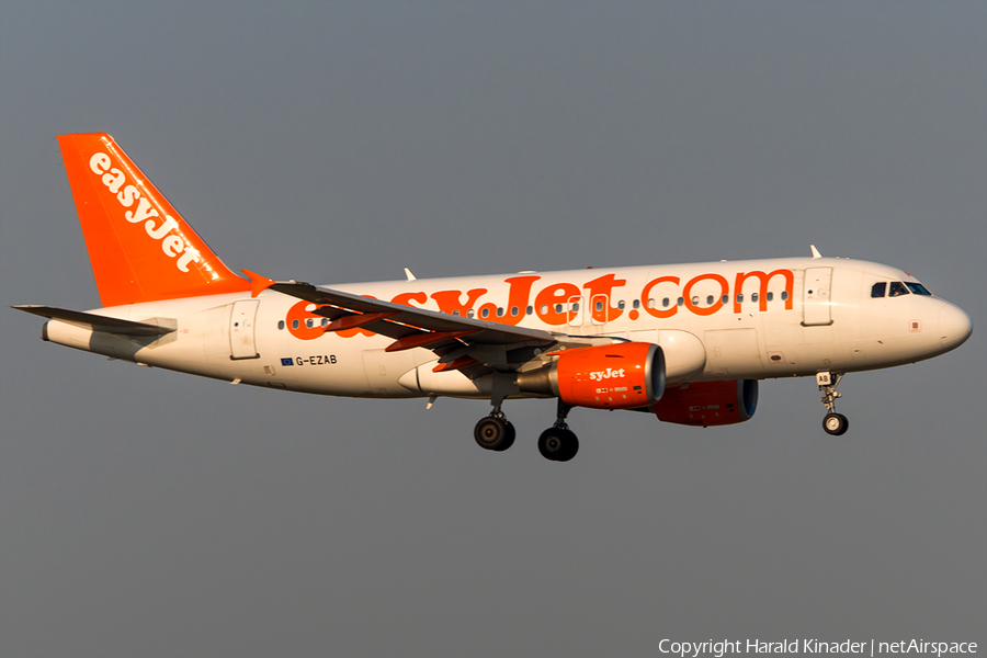 easyJet Airbus A319-111 (G-EZAB) | Photo 292902