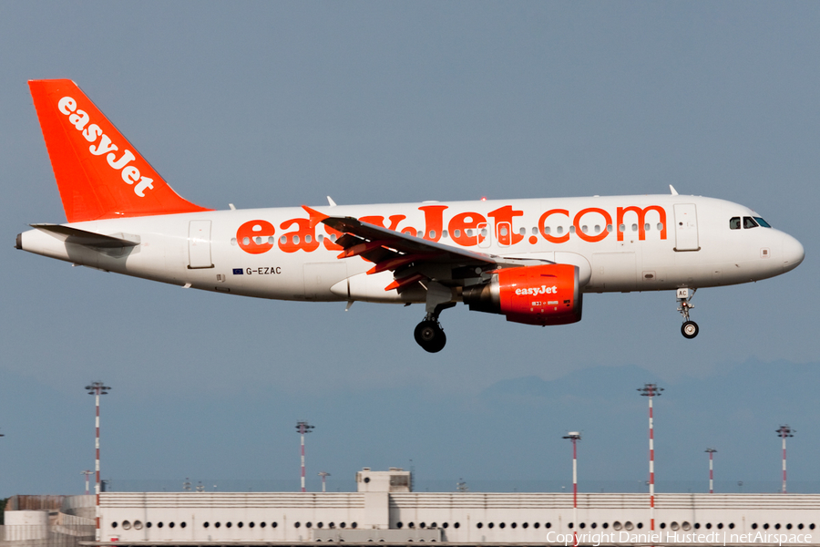 easyJet Airbus A319-111 (G-EZAC) | Photo 472279