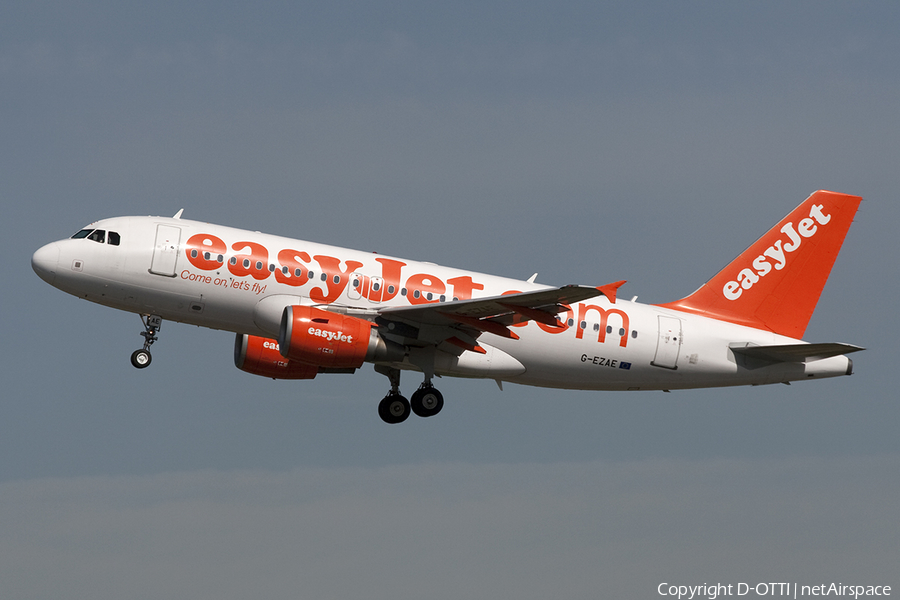 easyJet Airbus A319-111 (G-EZAE) | Photo 304546